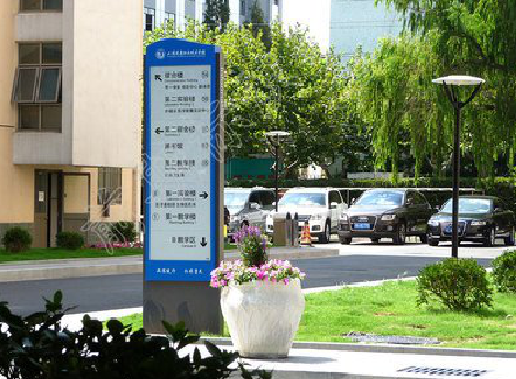 南华哪些因素影响宣传栏的制作？